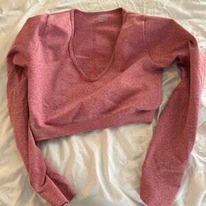 Pink cropped workout shirt. Size M.